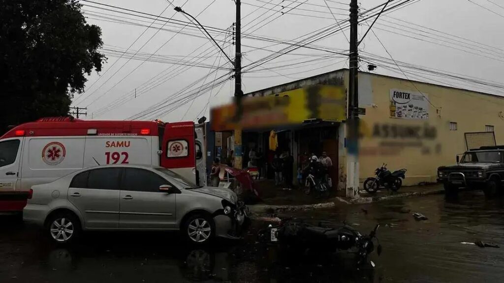 Acidente em Gurupi: Carro e Motocicleta Colidem em Chuva