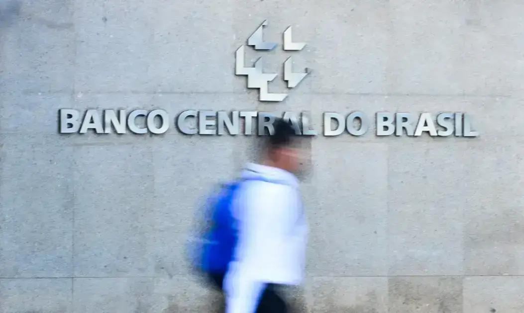 Previsões para as Taxas de Juros e Câmbio