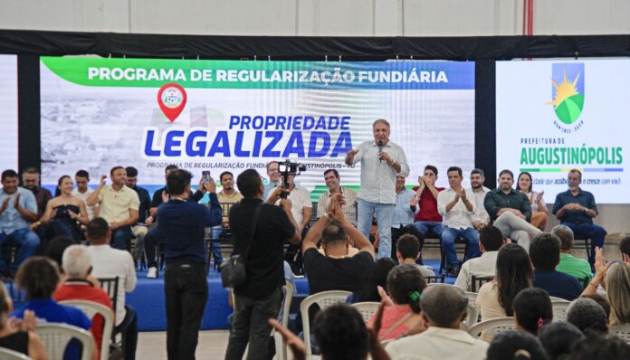 Entrega de mais de 800 títulos de regularização fundiária em Augustinópolis e Sítio Novo pelo Governo do Tocantins